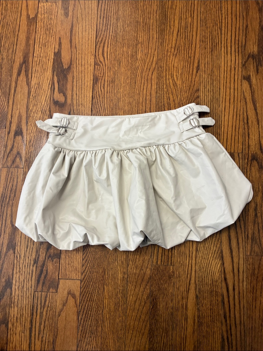 Starbelle Ivory faux leather Bubble Mini Skirt with Buckle Detail size L